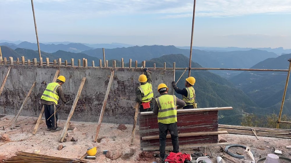 筑路修橋后，群山闊然時 ——劍閣縣下寺至利州區(qū)月壩公路項目（三個石至硝洞埡段）高質(zhì)量建設(shè)側(cè)記
